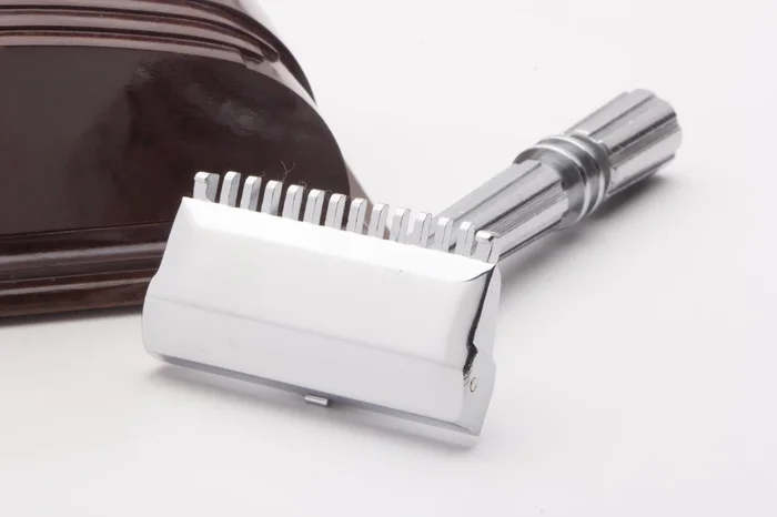 1930s Gem Micro-matic Razor Single Edge in Bakelite Case | Original Condition