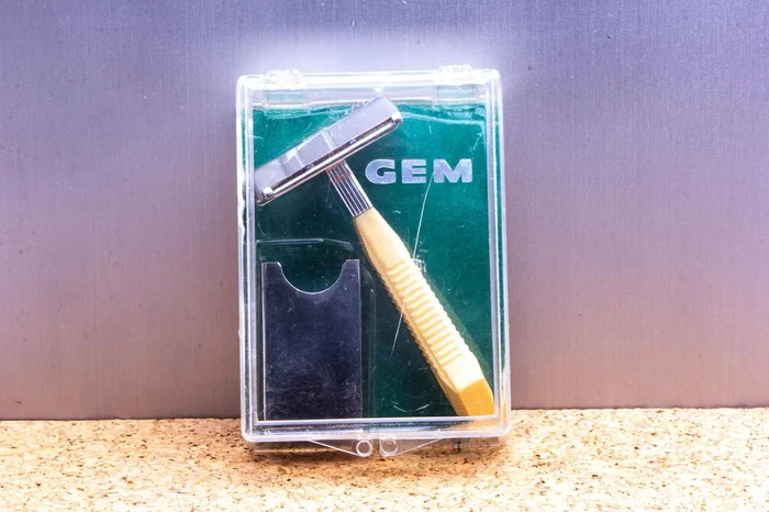1940’s Gem G Single Edge Safety Razor Set | Original Condition