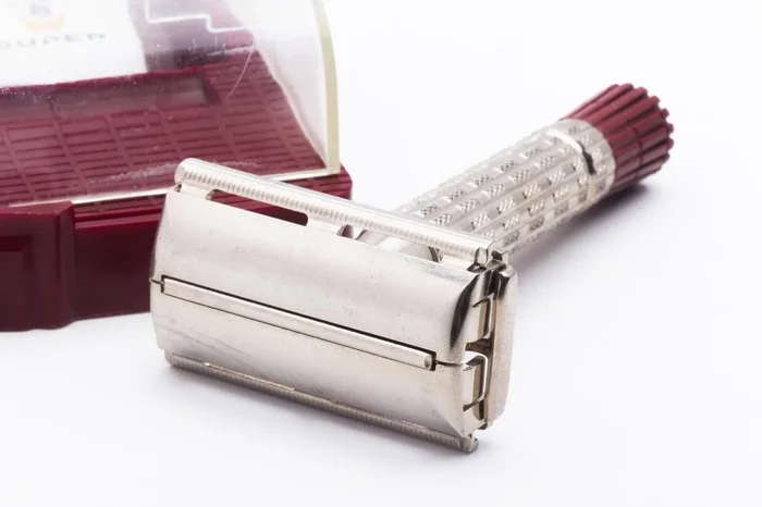 1956 B3 Gillette Red Tip Super Speed Double Edge Safety Razor Set | Original Condition