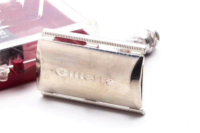 1971 R2 Gillette Ball End Travel Spiral Handle Safety Razor Set | Original Condition