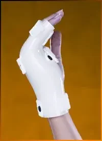 Corflex Hand / Wrist Splint Boxer Polyethylene / Foam Left Hand White Small – 37-1211-000