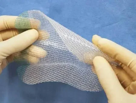 Covidien ProGrip Self – Fixating Hernia Repair Mesh Partially Absorbable Knitted Polyester Monofilament / Polylactic Acid (PLA) 10 X 15 cm Rectangle Style – LPG1510